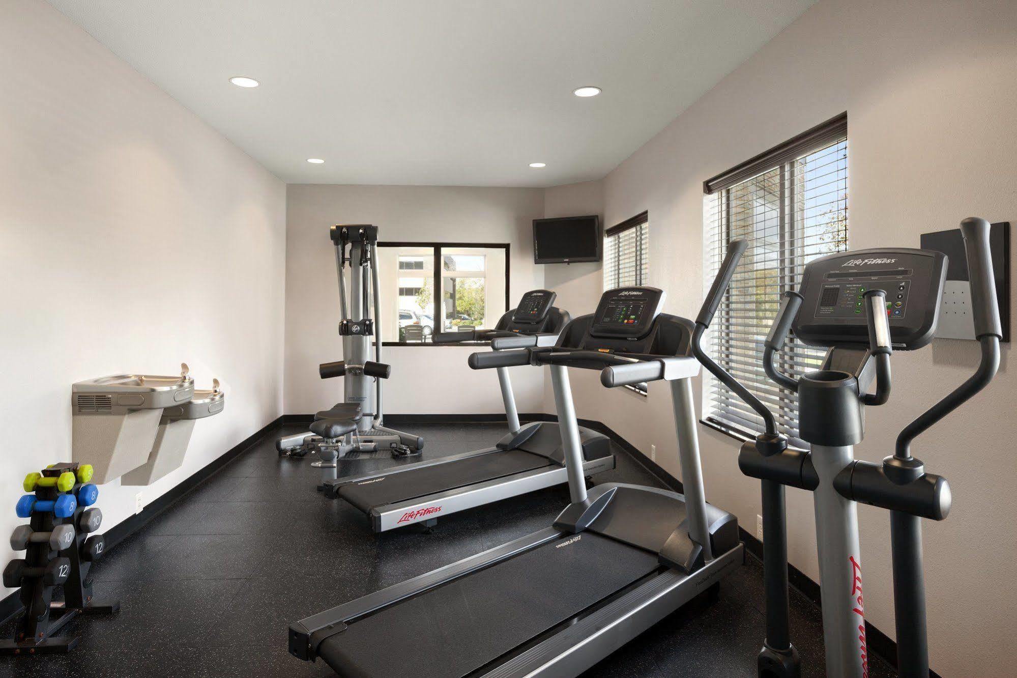 Staybridge Suites - Cedar Rapids North By Ihg Dış mekan fotoğraf